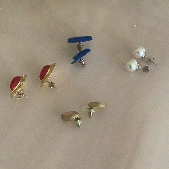 Earring bundle 4 pair red gold blue gold pearl all studded all have backs - Picture 5 of 8